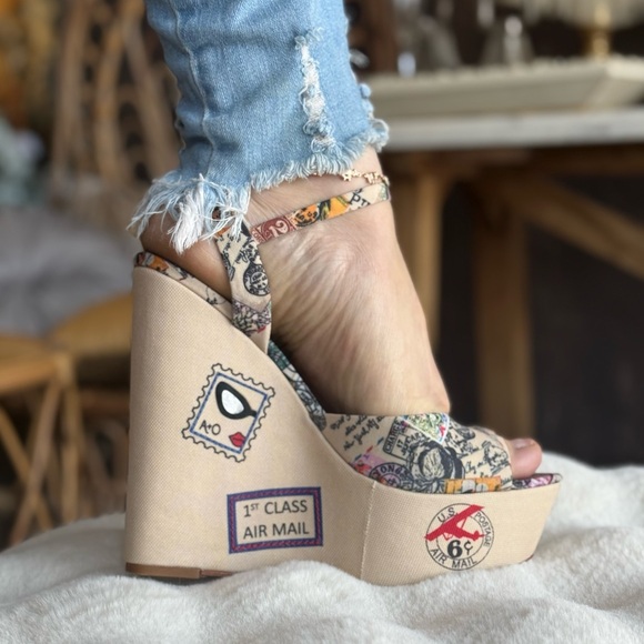 SOLD Alice & Olivia wedges unique sandals ankle strap shoes - Picture 14 of 14